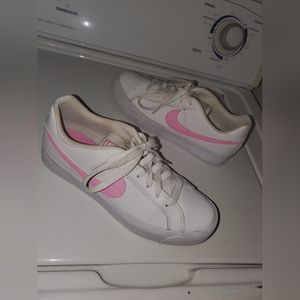 NIKE shoes size us 7.5